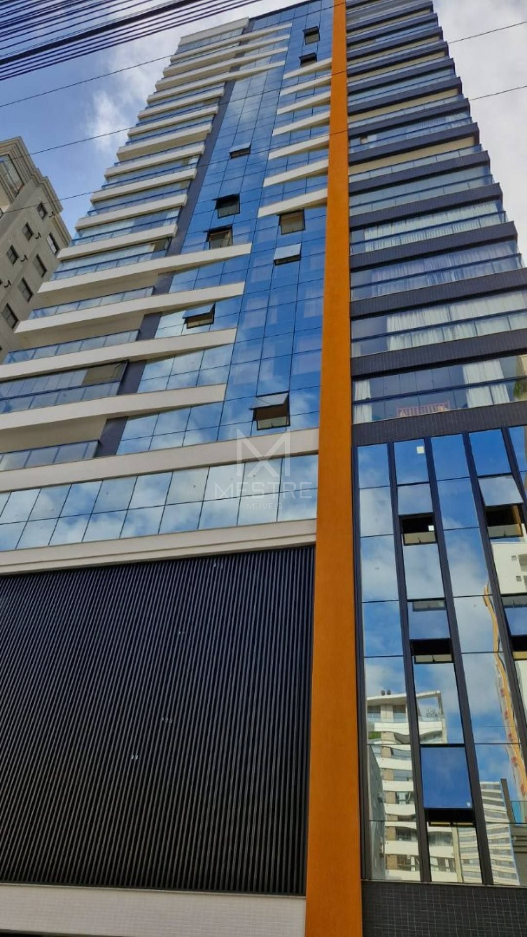 APARTAMENTO COM 03 SUÍTES NO ED. LA PASIONE À VENDA NA MEIA PRAIA