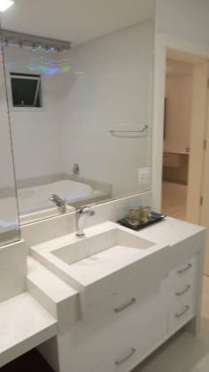 LINDO APARTAMENTO, FINAMENTE MOBILIADO À 137M DA PRAIA EM ITAPEMA SC!