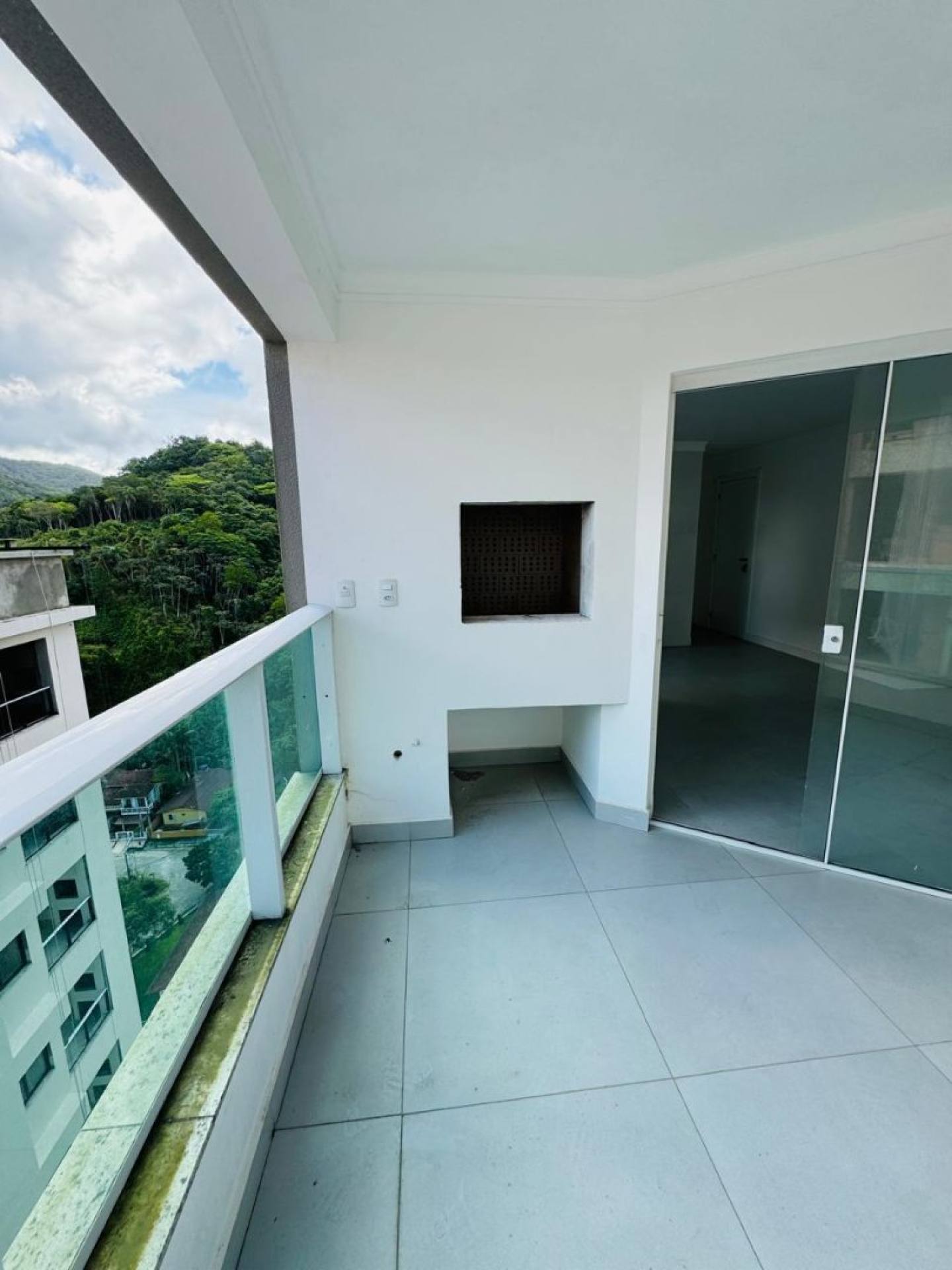 APARTAMENTO DE 2 SUÍTES COM VISTA PARA O MAR NO BAIRRO MORRETES EM ITAPEMA SC!