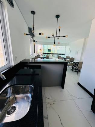 APARTAMENTO DE 2 SUÍTES COM VISTA PARA O MAR NO BAIRRO MORRETES EM ITAPEMA SC!
