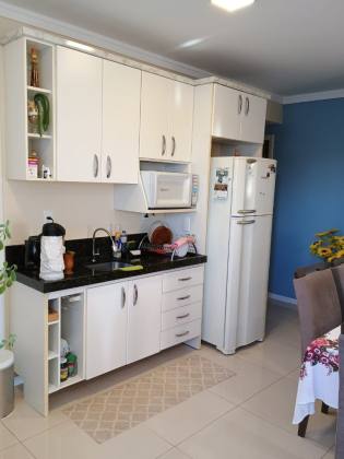 APARTAMENTO AMPLO COM SACADA E CHURRASQUEIRA PRÓXIMO DA PRAIA!