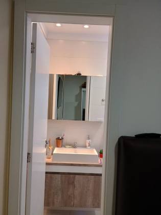 APARTAMENTO AMPLO COM SACADA E CHURRASQUEIRA PRÓXIMO DA PRAIA!