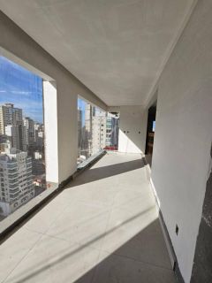 APARTAMENTO EM ÓTIMA LOCALIZAÇÃO NA MEIA PRAIA, ITAPEMA/SC!