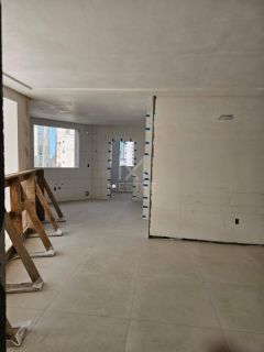 APARTAMENTO EM ÓTIMA LOCALIZAÇÃO NA MEIA PRAIA, ITAPEMA/SC!