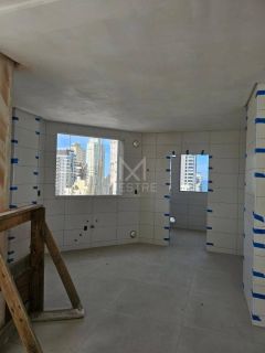 APARTAMENTO EM ÓTIMA LOCALIZAÇÃO NA MEIA PRAIA, ITAPEMA/SC!