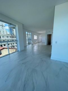 APARTAMENTO COM 03 SUÍTES PÉ NA  AREIA LOCALIZADO NO CENTROO DE ITAPEMA-SC