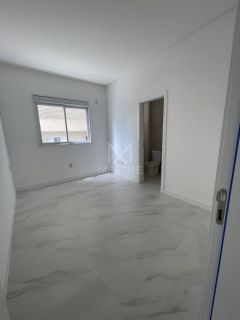 APARTAMENTO COM 03 SUÍTES PÉ NA  AREIA LOCALIZADO NO CENTROO DE ITAPEMA-SC