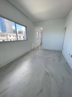 APARTAMENTO COM 03 SUÍTES PÉ NA  AREIA LOCALIZADO NO CENTROO DE ITAPEMA-SC