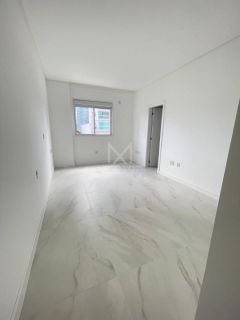 APARTAMENTO COM 03 SUÍTES PÉ NA  AREIA LOCALIZADO NO CENTROO DE ITAPEMA-SC