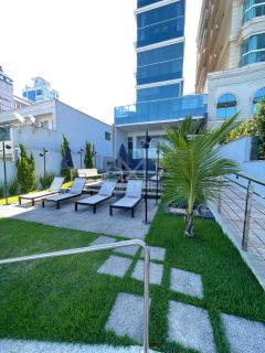 APARTAMENTO COM 03 SUÍTES PÉ NA  AREIA LOCALIZADO NO CENTROO DE ITAPEMA-SC
