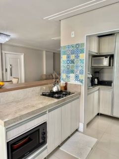 APARTAMENTO COM 03 SUÍTES NO ED. MONTEBLANC LOCALIZADO NA MEIA PRAIA