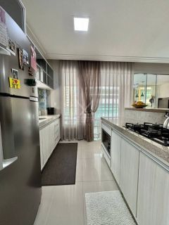 APARTAMENTO COM 03 SUÍTES NO ED. MONTEBLANC LOCALIZADO NA MEIA PRAIA