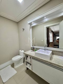 APARTAMENTO COM 03 SUÍTES NO ED. MONTEBLANC LOCALIZADO NA MEIA PRAIA