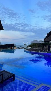 APARTAMENTO VISTA MAR COM 04 SUÍTES NO ED. OCEAN TOWER LOCALIZADO NA MEIA PRAIA