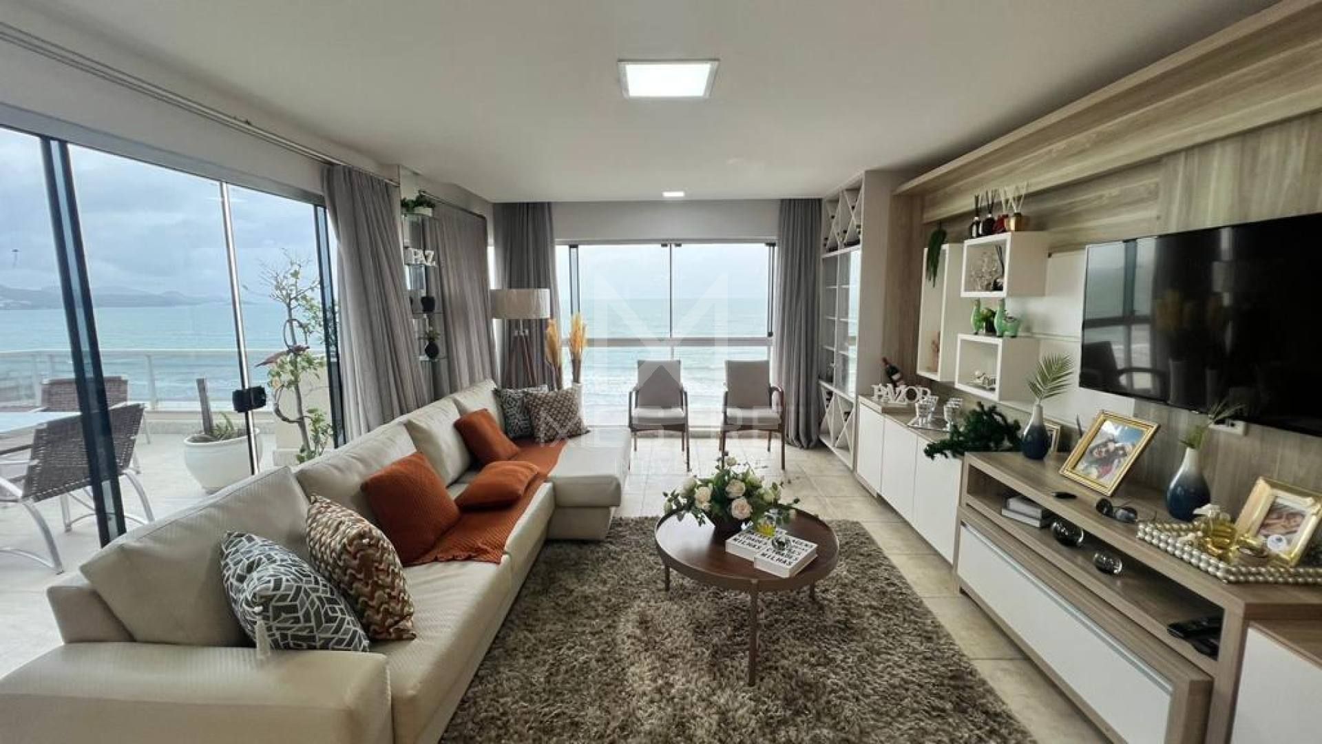 COBERTURA TRIPLEX MOBILIADA COM VISTA MAR, DISPONÍVEL PARA ALUGUEL ANUAL NA MEIA PRAIA, ITAPEMA SC