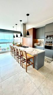 APARTAMENTO VISTA MAR FINAMENTE MOBILIADO COM 3 DORM. NO ED. PARADISE NO CENTRO DE ITAOEMA