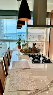 Apartamento vista mar finamente mobiliado com 03 dormitórios no Ed. Paradise no Centro de Itapema | Ref. 181749