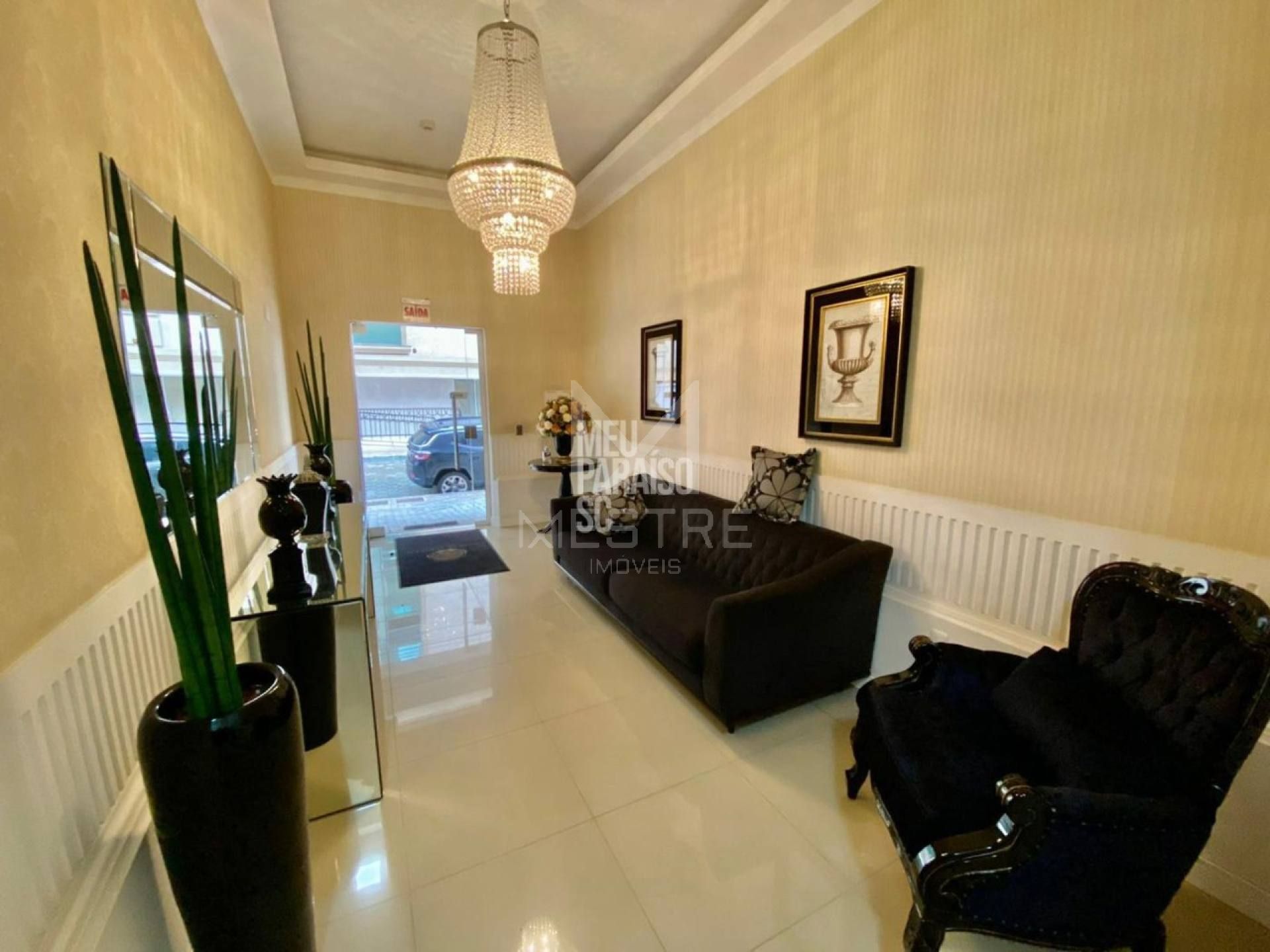 APARTAMENTO 03 SUÍTES MOBILIADO NO ED. CORAL GABLES LOCALIZADO NA MEIA PRAIA