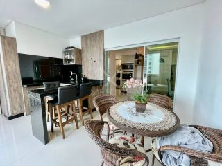 APARTAMENTO 03 SUÍTES MOBILIADO NO ED. CORAL GABLES LOCALIZADO NA MEIA PRAIA
