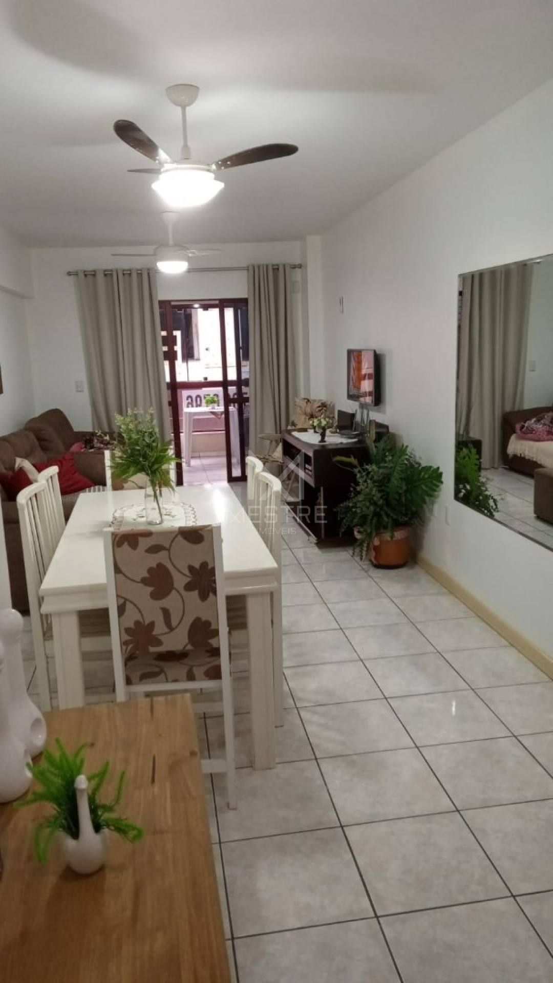 APARTAMENTO MOBILIADO NO ED. SELENT LOCALIZADO NA MEIA PRAIA
