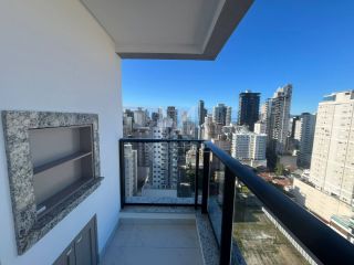 APARTAMENTO COM 03 SUÍTES EM PRÉDIO NOVO NA MEIA PRAIA