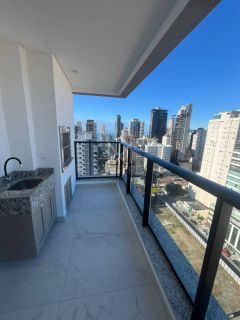 APARTAMENTO COM 03 SUÍTES EM PRÉDIO NOVO NA MEIA PRAIA