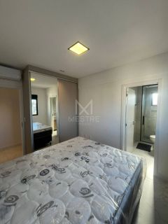 APARTAMENTO COM 03 SUÍTES EM PRÉDIO NOVO NA MEIA PRAIA