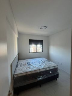 APARTAMENTO COM 03 SUÍTES EM PRÉDIO NOVO NA MEIA PRAIA