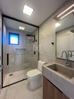 APARTAMENTO COM 03 SUÍTES EM PRÉDIO NOVO NA MEIA PRAIA