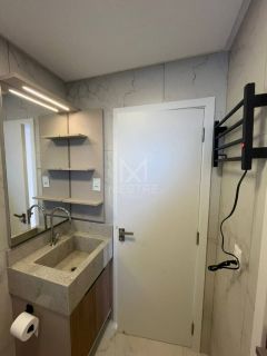 APARTAMENTO COM 03 SUÍTES EM PRÉDIO NOVO NA MEIA PRAIA