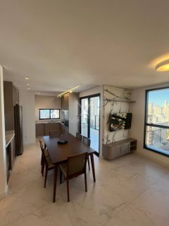 APARTAMENTO COM 03 SUÍTES EM PRÉDIO NOVO NA MEIA PRAIA