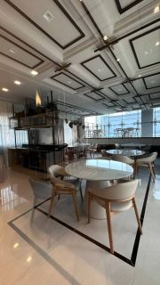 APARTAMENTO COM 03 SUÍTES EM PRÉDIO NOVO NA MEIA PRAIA