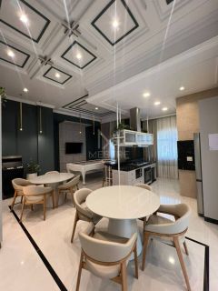 APARTAMENTO COM 03 SUÍTES EM PRÉDIO NOVO NA MEIA PRAIA