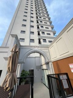 APARTAMENTO COM 03 SUÍTES EM PRÉDIO NOVO NA MEIA PRAIA