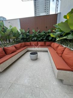 APARTAMENTO COM 03 SUÍTES EM PRÉDIO NOVO NA MEIA PRAIA