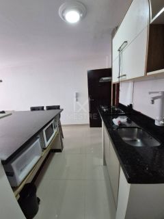 APARTAMENTO QUADRA MAR COM 02 DORMITÓRIOS SEMI-MOBILIADO LOCALIZADO NA MEIA PRAIA
