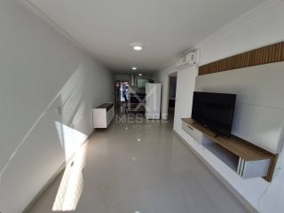 APARTAMENTO QUADRA MAR COM 02 DORMITÓRIOS SEMI-MOBILIADO LOCALIZADO NA MEIA PRAIA