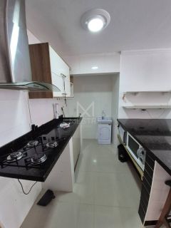 APARTAMENTO QUADRA MAR COM 02 DORMITÓRIOS SEMI-MOBILIADO LOCALIZADO NA MEIA PRAIA