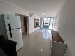 APARTAMENTO QUADRA MAR COM 02 DORMITÓRIOS SEMI-MOBILIADO LOCALIZADO NA MEIA PRAIA