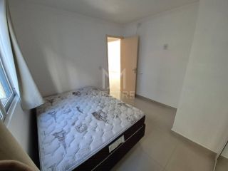 APARTAMENTO QUADRA MAR COM 02 DORMITÓRIOS SEMI-MOBILIADO LOCALIZADO NA MEIA PRAIA
