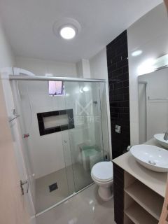 APARTAMENTO QUADRA MAR COM 02 DORMITÓRIOS SEMI-MOBILIADO LOCALIZADO NA MEIA PRAIA
