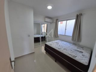 APARTAMENTO QUADRA MAR COM 02 DORMITÓRIOS SEMI-MOBILIADO LOCALIZADO NA MEIA PRAIA