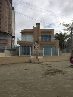 SOBRADO FRENTE MAR DISPONÍVEL PARA LOCAÇÃO ANUAL EM SANTA CATARINA! REF: 185889