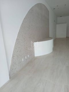 SALA COMERCIAL À VENDA LOCALIZADA NA MEIA PRAIA