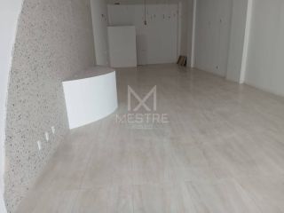 SALA COMERCIAL À VENDA LOCALIZADA NA MEIA PRAIA
