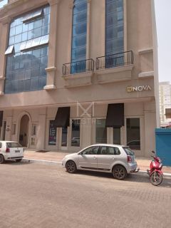 SALA COMERCIAL À VENDA LOCALIZADA NA MEIA PRAIA
