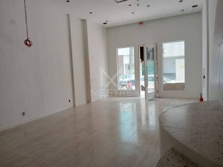 SALA COMERCIAL À VENDA LOCALIZADA NA MEIA PRAIA