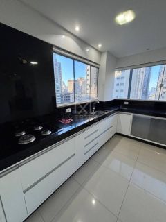 APARTAMENTO 2 SUÍTES E 3 VAGAS DE GARAGEM EM MEIA PRAIA - REF