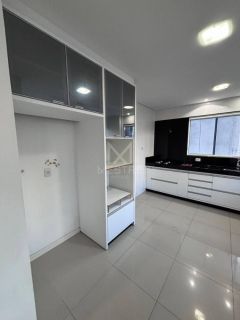 APARTAMENTO 2 SUÍTES E 3 VAGAS DE GARAGEM EM MEIA PRAIA - REF