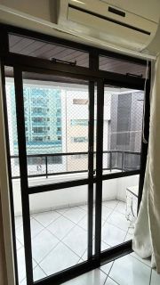 APARTAMENTO PARA TEMPORADA COM 03 DORM. NO CORAÇÃO DA MEIA PRAIA